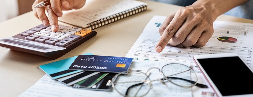 Avoid using a calculator and reviewing financial documents to calculate Credit Card interest rates by choosing IndusInd Bank Credit Cards.